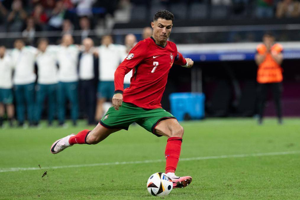 却以坚韧不 却以坚韧不